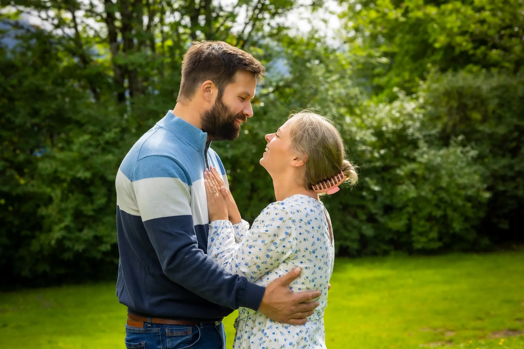 Kjærester ved elva - Veronica og Kjell