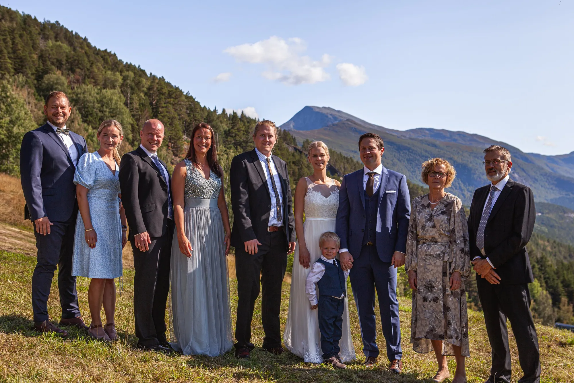 Hvem skal dere be i bryllupet…? Kan noen i familien utelates …?